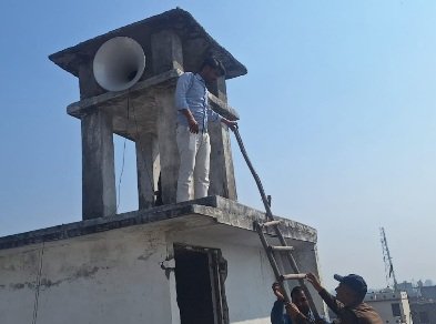 धनपुरा में धार्मिक स्थलों से हटाए गए लाउडस्पीकर, पब्लिक ने पुलिस का जताया आभार